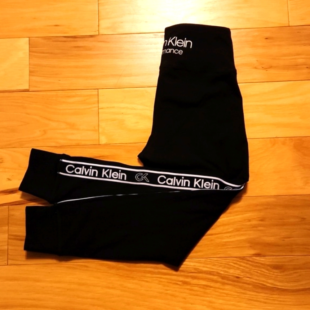 Calvin Klein Performance Logo Tape Leggings Black. Very cute!